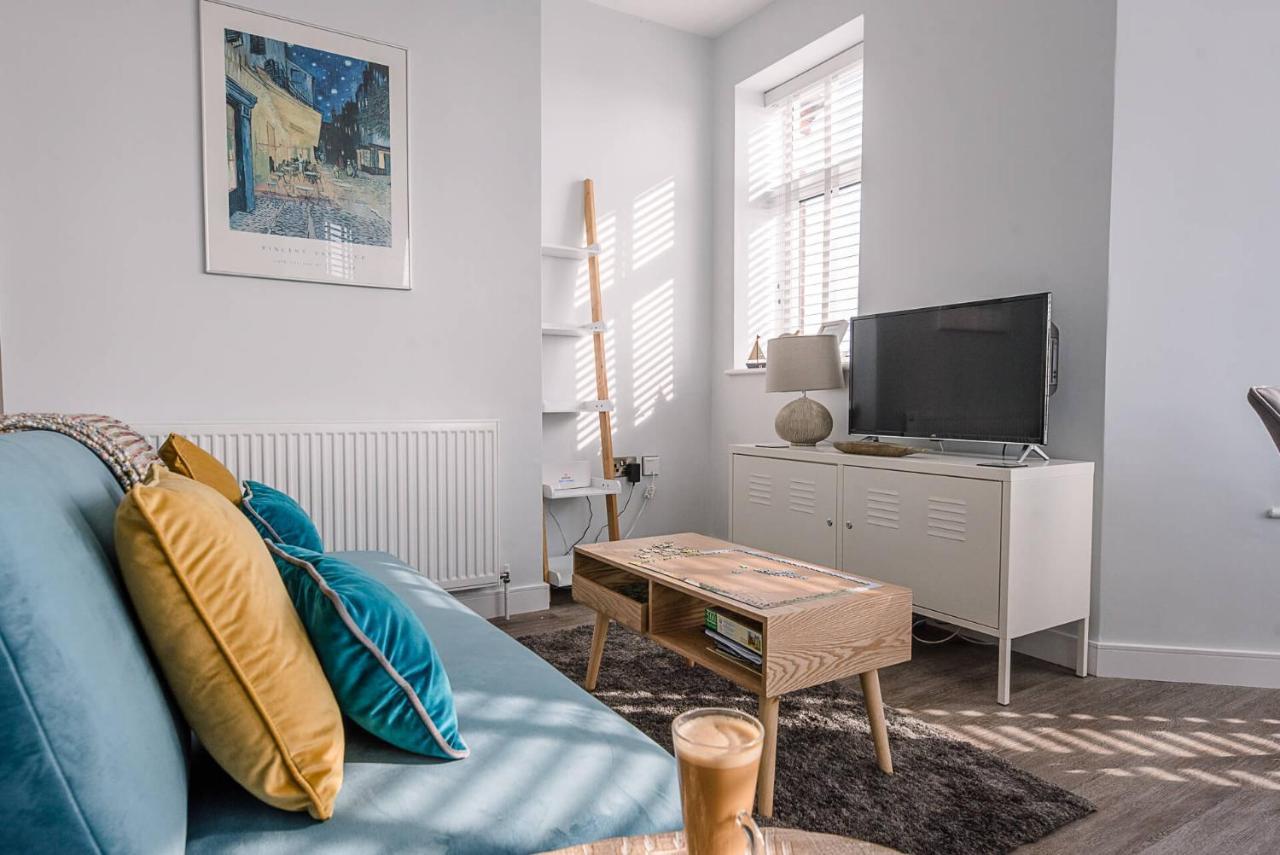 Apartment 4 Buregate House, *