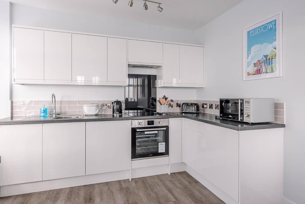 Apartment 4 Buregate House, *